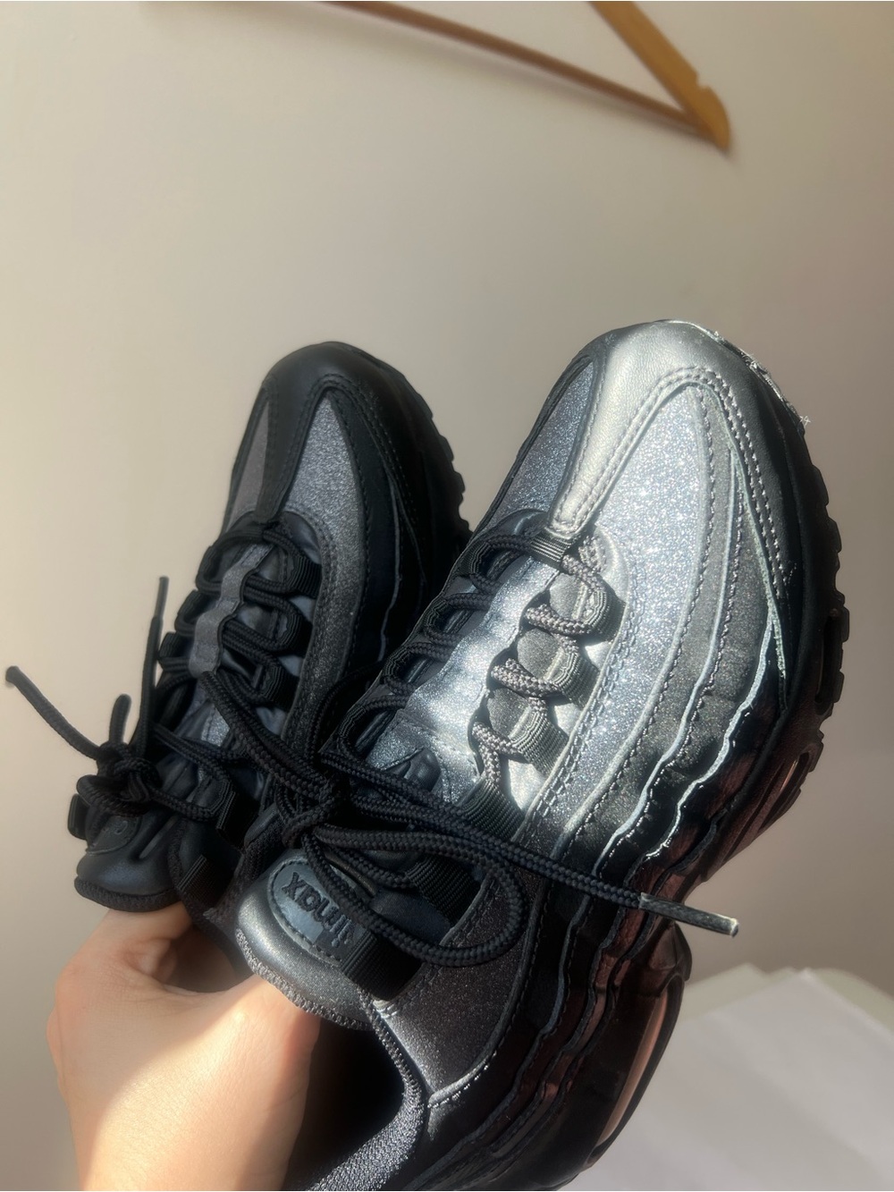 Nike Air Max 95 Women’s Sneakers in Black and Metallic Silver Glitter🖤🩶